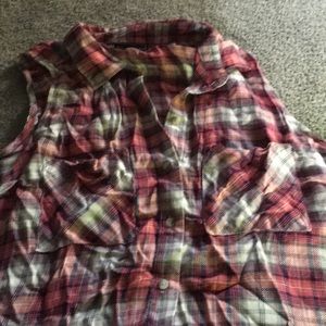 Sleeveless button up top